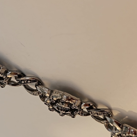SKULL Antiqued Silverstone 8" Long Bracelet - Picture 9 of 9